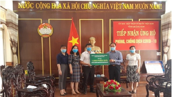 Carlsberg Việt Nam trao tặng 1.000 phần quà cho Uỷ Ban Mặt Trận Tổ Quốc Việt Nam tỉnh Quảng Nam.
