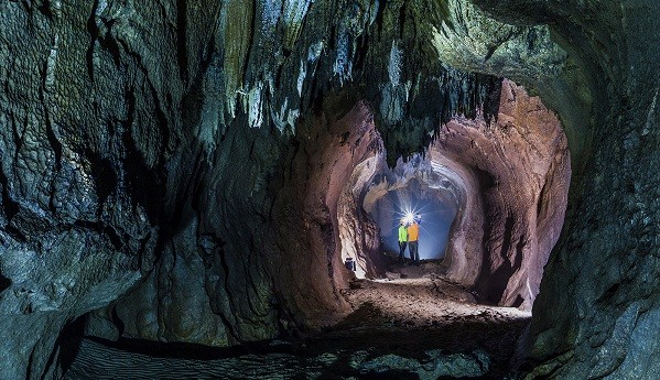 Đến với Quảng Bình, du khách sẽ chiêm ngưỡng được rất nhiều hệ thống hang động hấp dẫn.