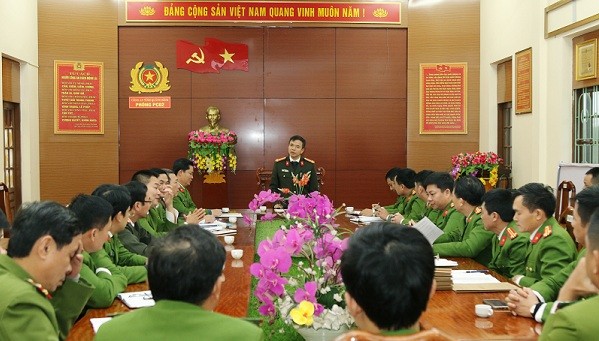 Đại tá Nguyễn Tiến Nam - Giám đốc Công an tỉnh Quảng Bình - chỉ đạo lực lượng phá án.