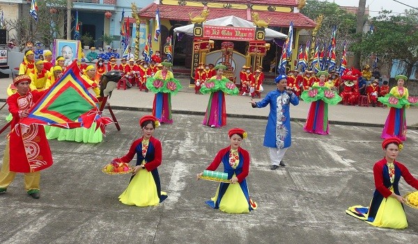 Màn múa hát dân ca làng biển Cảnh Dương (huyện Quảng Trạch, tỉnh Quảng Bình).