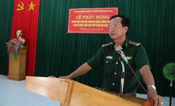 Phó Chính ủy Bộ đội Biên phòng Quảng Bình phát biểu tại Lễ phát động.