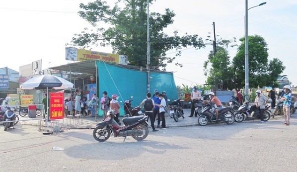 Trước giờ mở chốt phong tỏa tại xã Phong Hiền, huyện Phong Điền, tỉnh Thừa Thiên Huế.