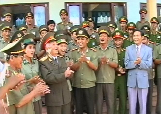 Đại tướng Võ Nguyên Giáp đến thăm và nói chuyện với CBCS Công an Quảng Bình ngày 19/8/1999.