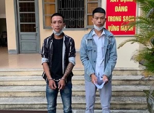 Hai đối tượng Nguyễn Xuân Tăng và Cao Văn Đức (từ trái qua) bị bắt giữ.