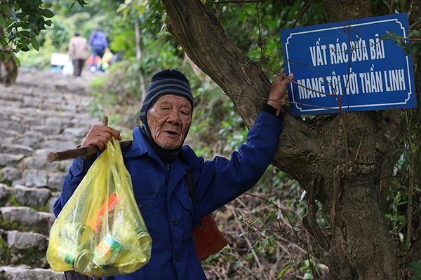 Cụ ông Dương Viêng (90 tuổi, trú tại thôn Quyết Thắng, xã Trường Xuân, huyện Quảng Ninh, tỉnh Quảng Bình).