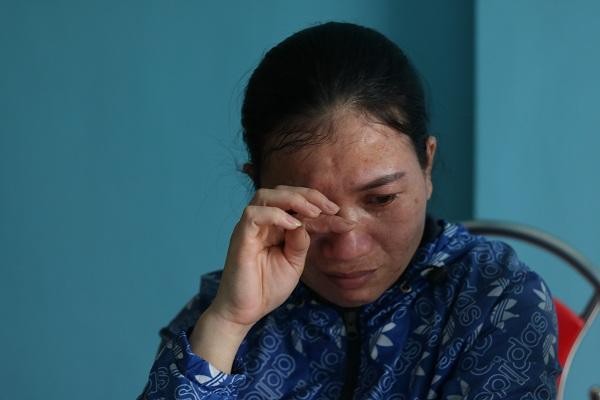 Chị Nguyễn Thị Hoa vì tin người cùng xã có thể đưa chị đi lao động nước ngoài mà đến nay vẫn mang trên mình món nợ hơn 300 triệu đồng.