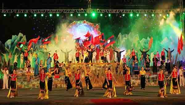Khai mạc Lễ hội Ném còn ba nước Việt - Lào – Trung