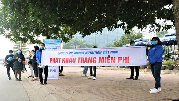 Phát 10.000 chiếc khẩu trang miễn phí cho người dân Hà Nội