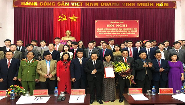 Hội nghị công bố quyết định về sáp nhập Đảng bộ huyện Thông Nông và Đảng bộ huyện Hà Quảng thành Đảng bộ huyện Hà Quảng.