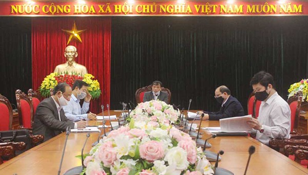 Ông Bùi Văn Khánh, Chủ tịch UBND tỉnh Hòa Bình cùng Đoàn kiểm tra số 4 của BTV Tỉnh ủy Hòa Bình làm việc với Ban Thường vụ huyện ủy Lạc Sơn.