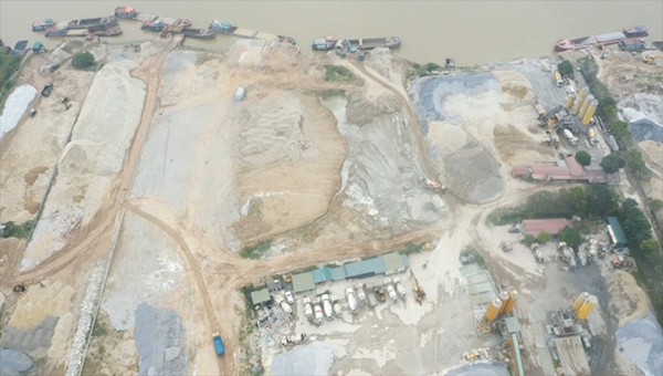 Các trạm trộn bê tông, bãi tập kết cát sỏi trái phép địa bàn huyện Tiên Du