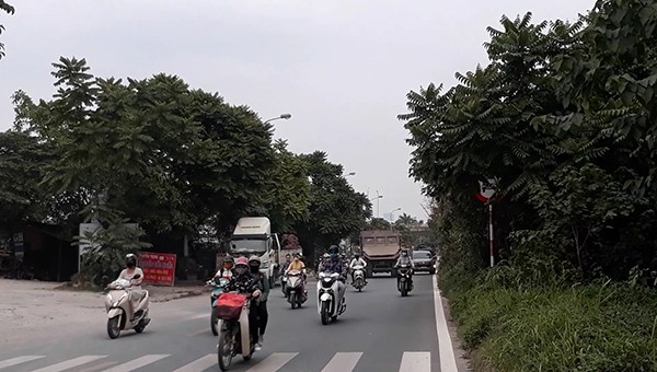 Xe ben đi ngược chiều trên tuyến Đại lộ Thăng Long 