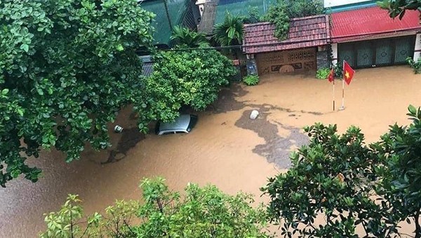 Mưa lớn khiến thành phố Hà Giang bị ngập lụt nghiêm trọng