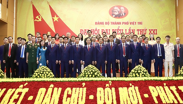  BCH Đảng bộ thành phố Việt Trì khóa XXI, nhiệm kỳ 2020-2025 ra mắt Đại hội.