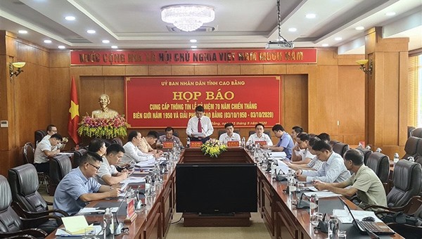 Phó trưởng Ban Tuyên giáo Tỉnh ủy Cao Bằng phát biểu tại cuộc họp 