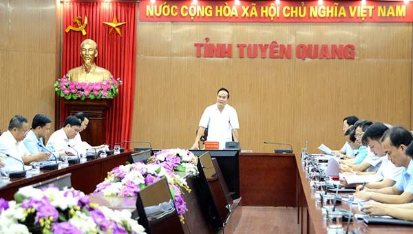 Ông Hoàng Việt Phương phát biểu tại Hội nghị đánh giá công tác giảm nghèo trên địa bàn tỉnh, lấy ý kiến góp ý dự thảo báo cáo kết quả thực hiện Nghị quyết số 46.