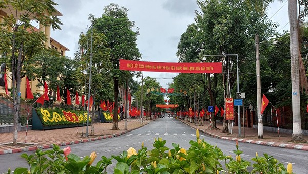 Quân dân Lạng Sơn hăng hái, lập thành tích chào mừng Đại hội Đại biểu Đảng bộ tỉnh lần thứ XVII.