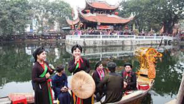 Bắc Ninh có hàng trăm di tích lịch sử văn hóa với nhiều đình, chùa, lễ hội và những làn điệu dân ca Quan họ.