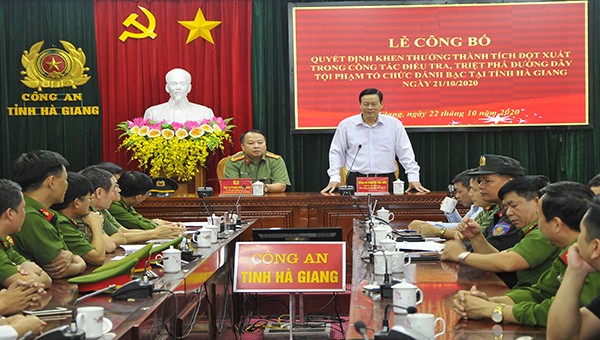 Chủ tịch UBND tỉnh Hà Giang Nguyễn Văn Sơn phát biểu chúc mừng, động viên lực lượng Công an.