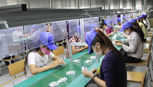 Sản xuất linh kiện điện tử là một trong các ngành nghề hoạt động chính trong CCN Lan Sơn 2.