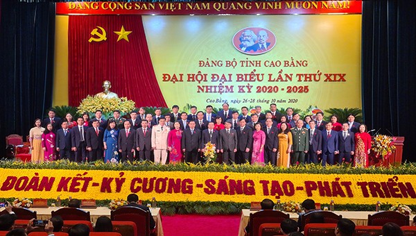 Ban Chấp hành Đảng bộ tỉnh Cao Bằng khóa XIX, nhiệm kỳ 2020 – 2025 ra mắt Đại hội.