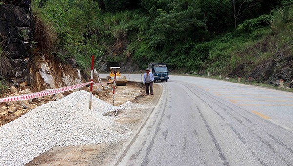 Một điểm cua tiềm ẩn tai nạn giao thông trên Quốc Lộ 2C, địa phận xã Phúc Ứng, huyện Sơn Dương (Tuyên Quang) được xử lý mở rộng đường