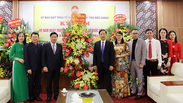 Các đồng chí lãnh đạo tỉnh chúc mừng Ủy ban MTTQ tỉnh nhân kỷ niệm Ngày truyền thống MTTQ Việt Nam