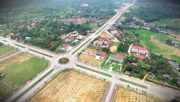 Trục đường trung tâm xã Tân Phú.