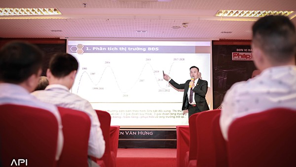 Ông Nguyễn Văn Hưng,Chủ tịch ADO GROUP trực tiếp chia sẻ với các nhà đầu tư