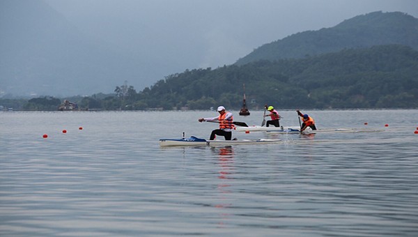 Các VĐV tham gia Giải Đua thuyền Cúp Canoeing toàn quốc năm 2020