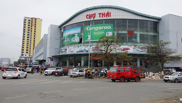 Tuyên truyền lưu động về công tác PCCC tại các chợ trung tâm thương mại, tòa nhà chung cư những ngày gần Tết Nguyên đán.