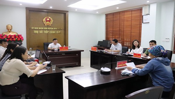 Chủ tịch UBND huyện Vĩnh Tường, ông Lê Nguyễn Thành Trung tiếp công dân định kỳ vào mùng 10 hàng tháng