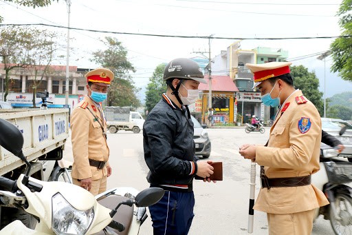 Tuyên Quang xử phạt 112 trường hợp vi phạm an toàn giao thông dịp Tết
