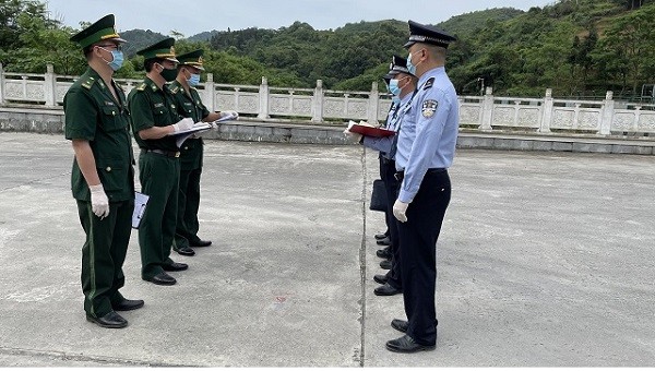 Đồn BPCK Trà Lĩnh hội đàm với Trạm kiểm soát Biên phòng Xuất nhập cảnh Long Bang, Quảng Tây