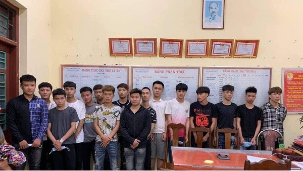 Nhóm đối tượng bị Cơ quan CSĐT Công an huyện Yên Lập triệu tập.