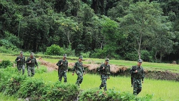 Cán bộ, chiến sỹ Đồn Biên phòng Quang Long, BĐBP Cao Bằng tuần tra ngăn chặn xuất nhập cảnh trái phép.