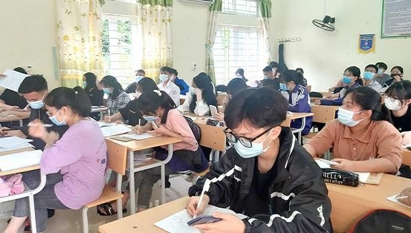 Học sinh tỉnh Phú Thọ đã hoàn thành chương trình năm học 2020-2021. Ảnh: Hiền Mai