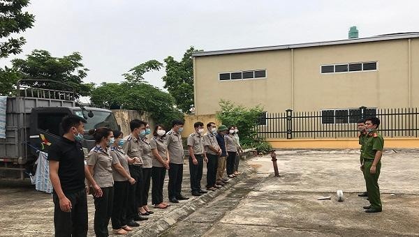 Cán bộ, công chức, người lao động thuộc Cục THADS tỉnh Phú Thọ tham gia buổi huấn luyện. Ảnh: Đào Mạnh Sơn 