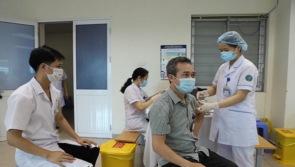 Triển khai tiêm vaccine cho cán bộ y tế tại Bệnh vện Đa khoa tỉnh Bắc Ninh; Ảnh: Bộ Y tế