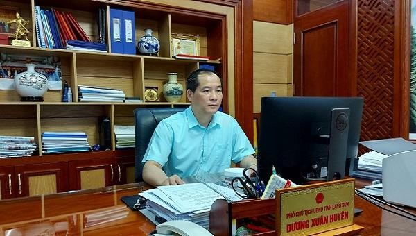 Ông Dương Xuân Huyên - Ủy viên Ban Thường vụ tỉnh ủy, Phó Chủ tịch UBND tỉnh trả lời phỏng vấn phóng viên Báo PLVN.