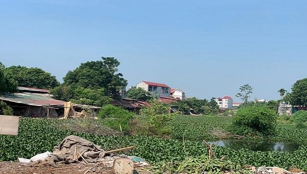 xây dựng trái phép và xả thải bừa bãi gây ô nhiễm môi trường và cuộc sống người dân đang sinh sống tại thị trấn Yên Lạc, Vĩnh Phúc.