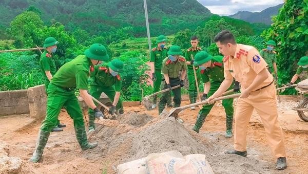 Công an huyện Cao Lộc tích cực tham gia xây dựng nông thôn mới.
