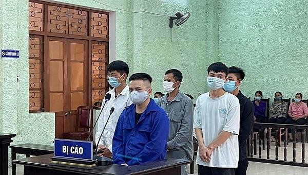 Nhóm đối tượng do Hoàng Văn Chiêm cầm đầu tại phiên toà xét xử hôm 11/8.