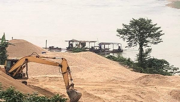 Tạm dừng khai thác cát sỏi trên sông Đà thuộc địa phận huyện Tam Nông và Thanh Thuỷ. Ảnh minh hoạ