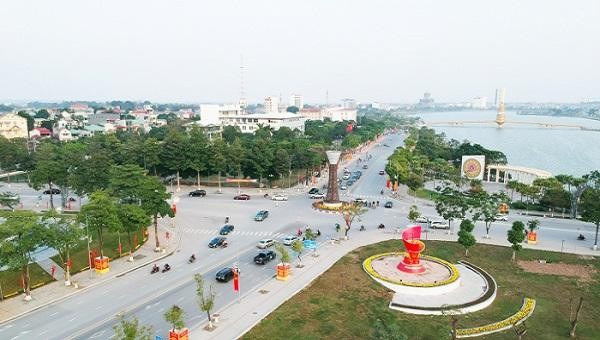 Thành phố Việt Trì, tỉnh Phú Thọ được đầu tư đồng bộ về cơ sở hạ tầng, giao thông và mỹ quan đô thị. Ảnh: Khánh Trang