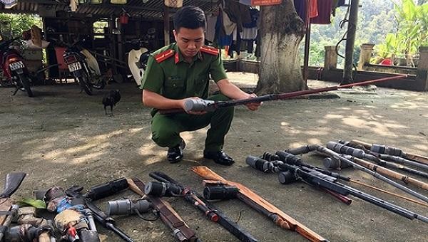 Công an tỉnh Lạng Sơn thu giữ nhiều vũ khí thô sơ, công cụ hỗ trợ do người dân tự giao nộp