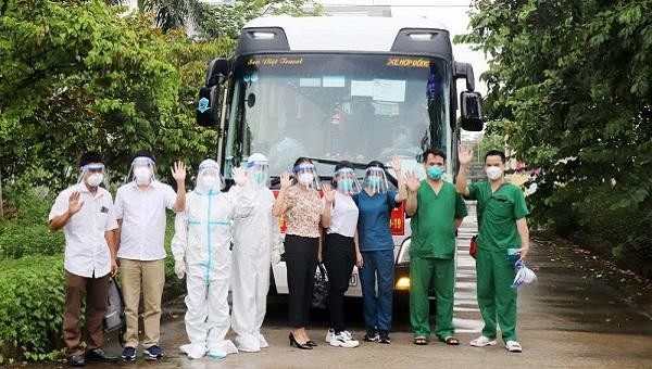 Đoàn cán bộ, nhân viên y tế Bắc Giang hỗ trợ tỉnh Tây Ninh về đến khu cách ly tập trung.