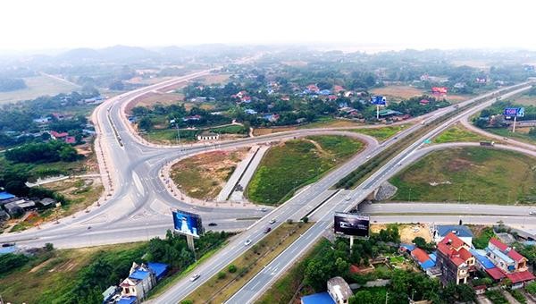 Nút giao Sông Công, cao tốc Hà Nội – Thái Nguyên nối đường dẫn vào khu công nghiệp Sông Công II.