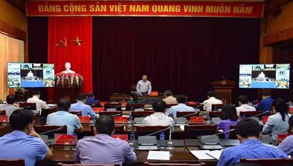Ông Nguyễn Văn Thắng, Bí thư Tỉnh ủy, Trưởng Ban Chỉ đạo phòng, chống Covid-19 tỉnh Điện Biên phát biểu tại một Hội nghị về phòng chống COVID-19