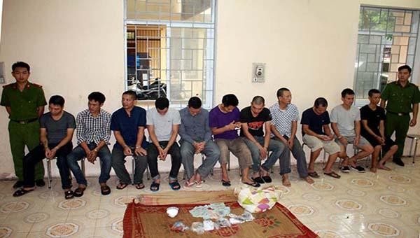 Công an huyện Lương Sơn, Hòa Bình bắt giữ các đối tượng có hành vi đánh bạc ăn tiền tại xã Tân Thành 
